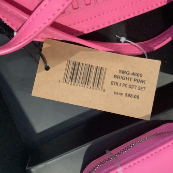 Steve Madden Pink 3 Piece Gift Set Crossbody Bag New - Picture 5 of 6